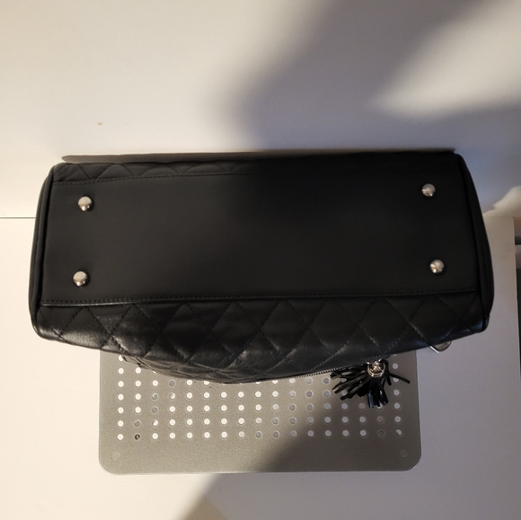 DANIER Quilted Leather bag. Large, long strap included. Excellent condition. - Picture 7 of 9